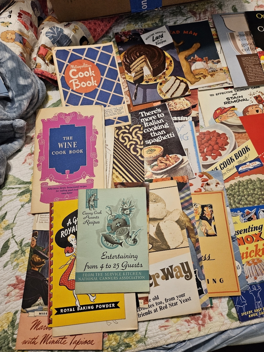 Vintage Cookbook Collection – Multi Color